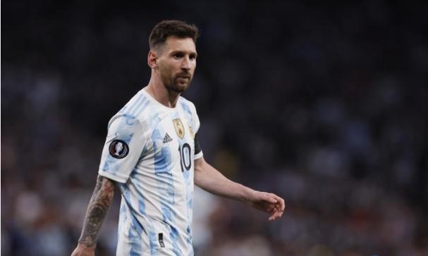 美军航母玩不下去了，改回蒸汽弹射？福建舰的含金量持续飙升